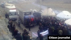 Supporters of Akmatbek Keldibekov blocking the highway to China in Osh on November 25.