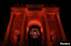 Миланда олимпиада алауы жанған сәт. Италия, 6 ақпан, 2026 жыл.