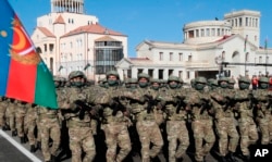 Paradă militară azeră în regiunea Nagorno-Karabah, „eliberată” de Baku în toamna anului 2023.