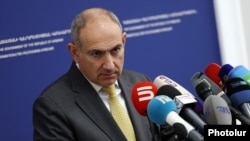 Armenia - Prime Minister Nikol Pashinian holds a news briefing after a weekly cabinet meeting in Yerevan, January 15, 2026.