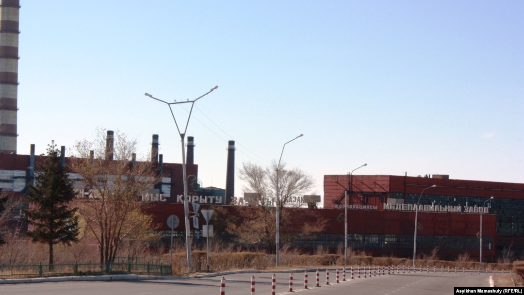 Орыс порно көру: Жігіт қызды жыныстық қатынасқа көндірді