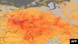 Hartă NASA indicînd concentrarea de monoxid de carbon deasupra vestului Rusiei