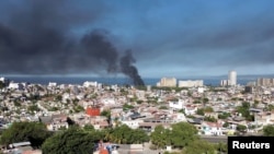 Norii de fum se ridică în urma unei operațiuni militare în care a fost ucis baronul mexican al drogurilor, Nemesio Oseguera, cunoscut sub numele de „El Mencho”, în Puerto Vallarta.