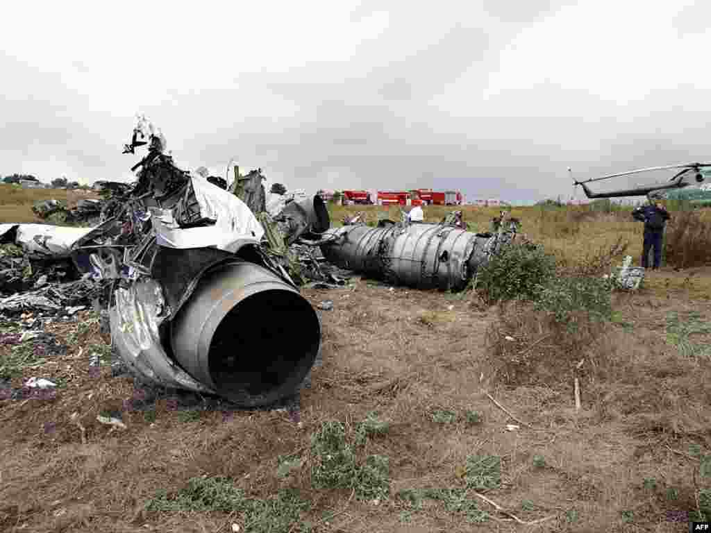 Август бывает террористический, техногенный. Еще бывает август военный и с государственным переворотом. Не забудем - 24 августа 2004 года с разницей в несколько минут в результате действий терротисток-смертников упали два самолета: Ту-134, совершавший рейс Москва - Волгоград и Ту-154 авиакомпании «Сибирь», летевший из Москвы в Сочи
