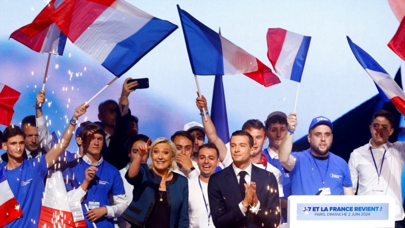Во Франции проходит первый тур досрочных парламентских выборов  