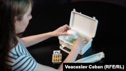 Medicii recomandă ca, atunci când mergeți în vacanță, să aveți o trusă medicală cu medicamente pentru afecțiuni frecvente – dureri de cap, febră, răceală, probleme digestive.