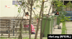 Migrantë në qendrën Vinojug, Gjevgjeli, Maqedonia e Veriut.