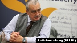 Karel Schwarzenberg în studioul Europei Libere de la Praga