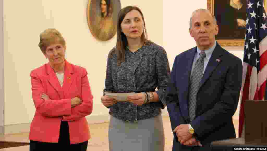 Mary Pendleton, Daniela Morari și James Pettit