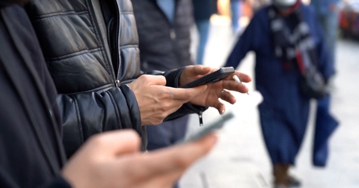 Back Online After Internet Blackout Ends, Iranians Still Face Limited Communications