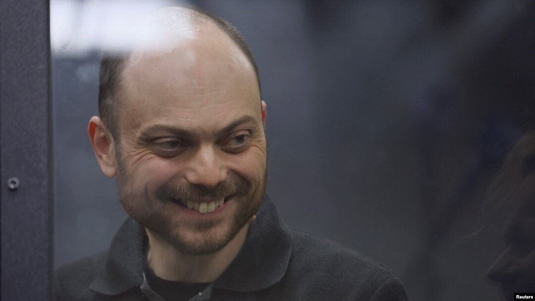 Russian opposition figure Vladimir Kara-Murza attends a court hearing in Moscow (file photo)