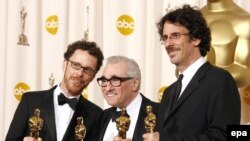 Reditelj Martin Scorsese sa braćom Coen na dodjeli Oscara