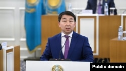 Конституциялық сот төрағасының орынбасары Бақыт Нұрмаханов жаңа жобаны таныстырып тұр. Астана, 30 қаңтар 2026 жыл. 