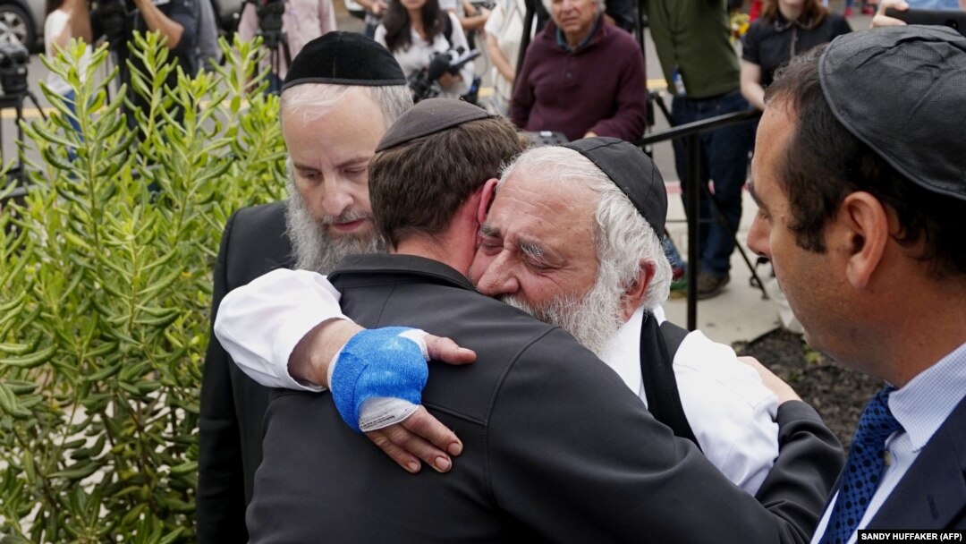 Povrijeđeni rabin Yisroel Goldstein u napadu u sinagogu u Kaliforniji 28. aprila 2019.