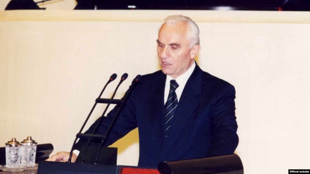 Yaşar Yakış 