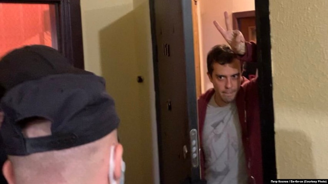 Investigative journalist Roman Dobrokhotov pictured during the search of his apartment by Federal Security Service (FSB) officers.