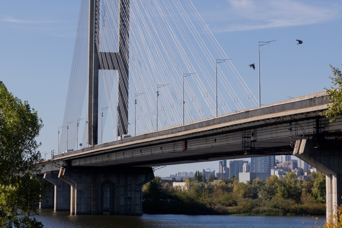 Корецький доручив Мінінфраструктури прискорити відновлення Південного мосту в Києві