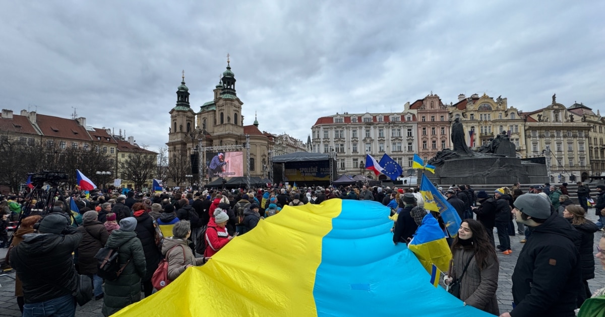 Czech Republic Must Help Ukraine Despite Political Differences, President Says