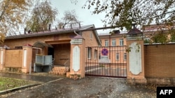 ირკუტსკი, ჭირის საწინააღმდეგო ინსტიტუტის ტერიტორიის შესასვლელი. 2026 წლის 6 ოქტომბერი