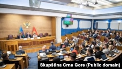 Sa trećeg zasjedanja Romskog parlamenta u Skupštini Crne gore u Podgorici, april 2025.