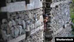 Devojčica u kalaškom selu na severu Pakistana