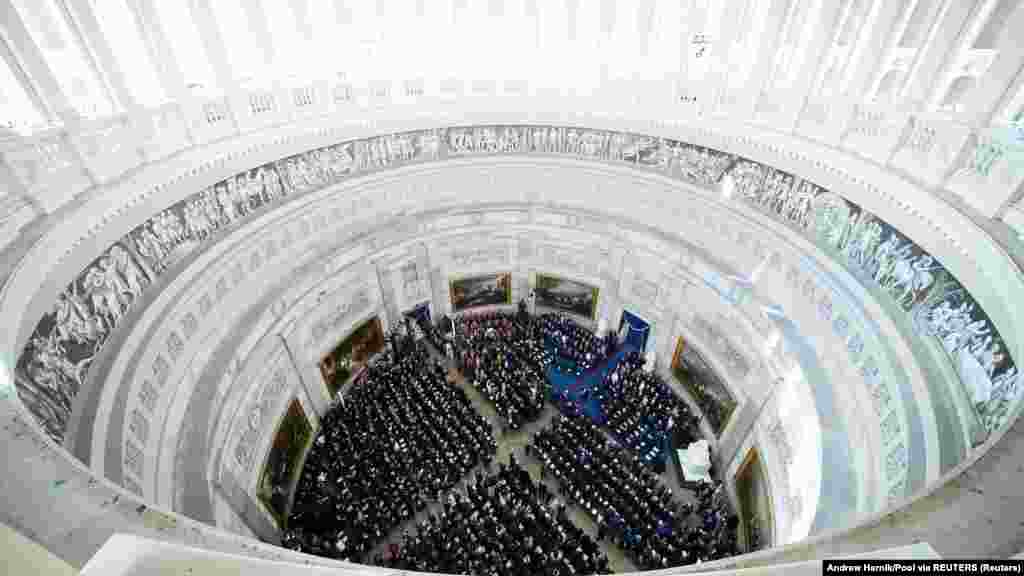 A Capitolium Rotundája január 20-án. A központi, kör alakú csarnok a Capitolium egyik legismertebb és legikonikusabb része, az épület központjában található, és összeköti a képviselőház és a szenátus szárnyait