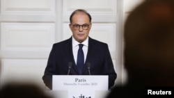 Generalni sekretar Jelisejske palate, Emanuel Mulen, objavljuje prvu grupu imena novih ministara koji čine novi kabinet, Pariz, 5. oktobra 2025.