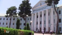 Муовини ректор бо 16000 $ ба даст афтод