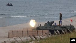 Militari ruși la exerciții pe malul Mării Baltice în august 2022, la câteva luni după ce invadarea Ucrainei a tensionat și mai multe relațiile Moscovei cu vecinele din NATO. 