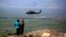 Helikopter i koalicionit që udhëheq SHBA-ja në qytetin sirian Derik, 25 prill 2017