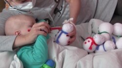 Новорічне диво: як сніговички рятують хворого малюка від лейкозу (відео)