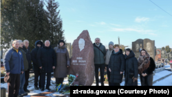 Каля помніку Якаву Зайко ў 2025 годзе