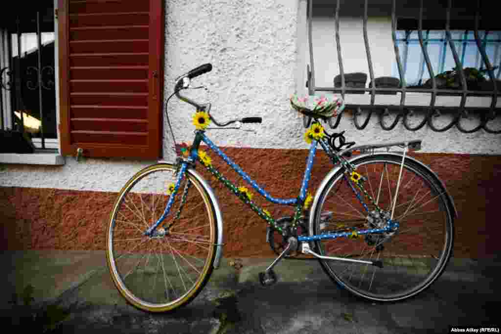 Çiçəkli velosiped.