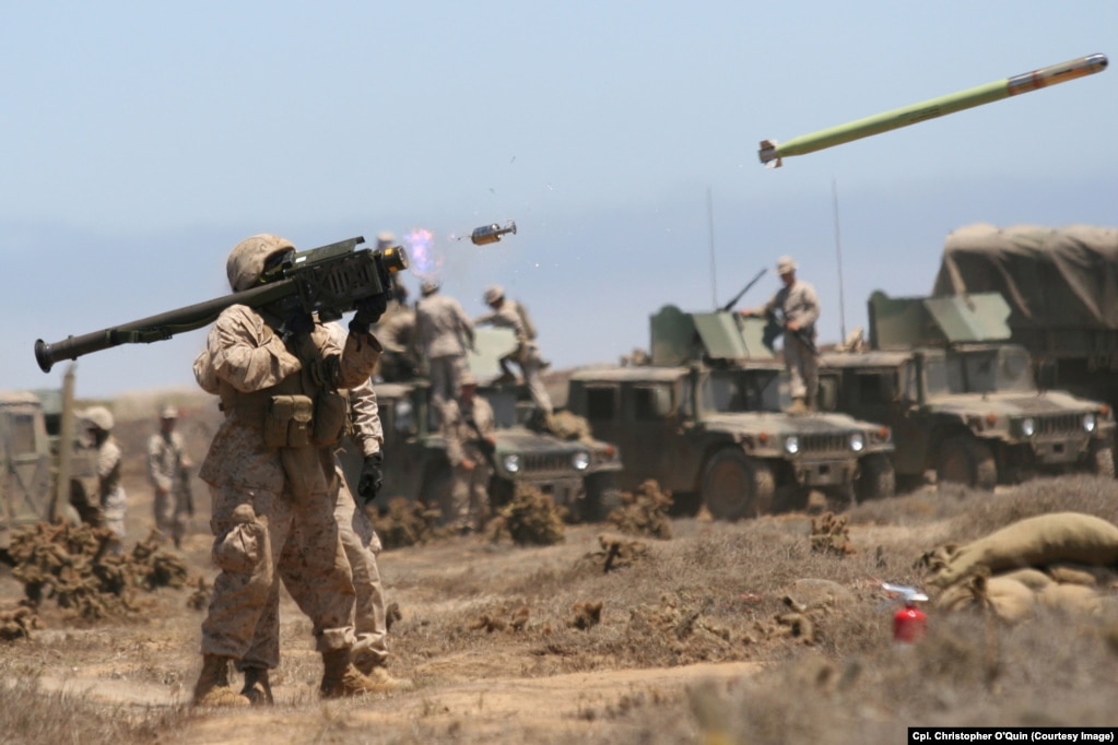 Raketat Stinger Mijëra raketahedhës krahu janë dërguar në Ukrainë nga SHBA-ja dhe shtete të tjera që kur Rusia nisi pushtimin e shtetit fqinj në shkurt të vitit 2022. Deri në maj të atij viti, Uashingtoni e kishte furnizuar Ukrainën me mbi çerekun e stoqeve të kësaj arme.