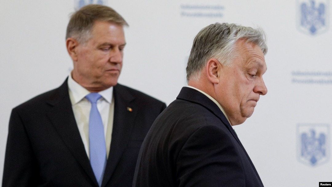 Ungaria este una dintre puținele țări, alături de Slovacia, România și „poate” Turcia care l-ar susține pe Klaus Iohannis la șefia NATO. În imagine, președintele român alături de premierul maghiar Viktor Orban.