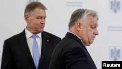 Ungaria este una dintre puținele țări, alături de Slovacia, România și „poate” Turcia care l-ar susține pe Klaus Iohannis la șefia NATO. În imagine, președintele român alături de premierul maghiar Viktor Orban.