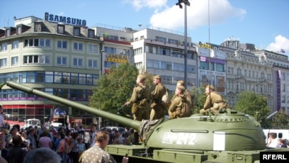 Сүйкімді сәбимен яхтадағы секс