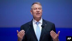 Președintele Klaus Iohannis a promulgat, vineri, 10 mai, legea prin care marii evazioniști scapă de închisoare dacă achită prejudiciul, plus penalități și dobânzi. 