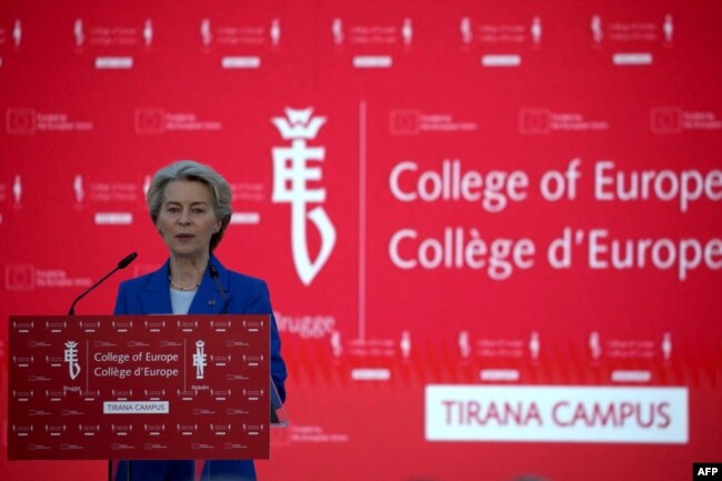 Presidentja e Komisionit Evropian, Ursula von der Leyen, mban një fjalim gjatë ceremonisë së inaugurimit të kampusit të Kolegjit Evropian në Tiranë, më 23 tetor 2024.