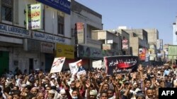 Antigovernment protesters rally in Taiz on April 5.