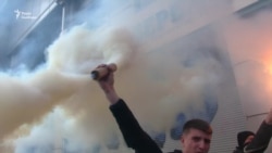 В Киеве активисты замуровали «Сбербанк» (видео)