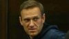 Тюрьма для Навального: в Москве начались протесты и аресты