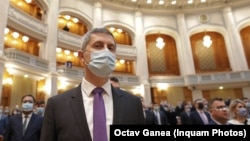 Președintele USR, Dan Barna, vrea izolarea AUR în Parlament și un ritm mai alert pentru reformele promise de Coaliție. Vicepremierul Dan Barna, imagine din Parlament, 2021.
