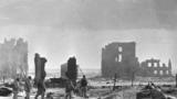 Ruinele orașului Stalingrad după încheierea celei mai sângeroase bătălii din cel de-al Doilea Război Mondial