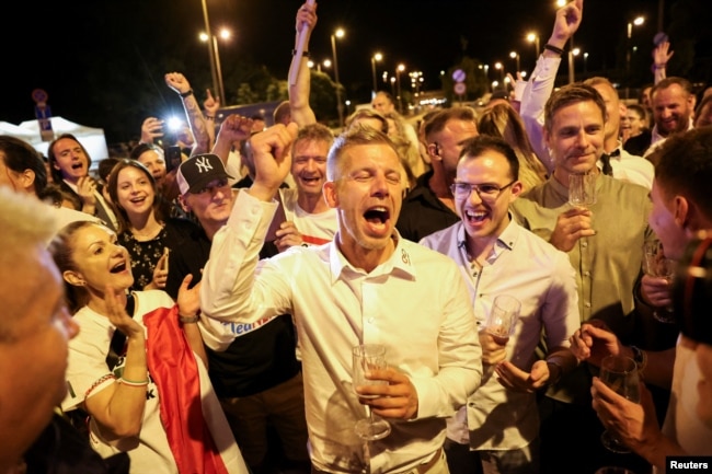 Qershor 2024. Péter Magyar dhe mbështetësit e tij festojnë suksesin e partisë Tisza në zgjedhjet e Parlamentit Europian.