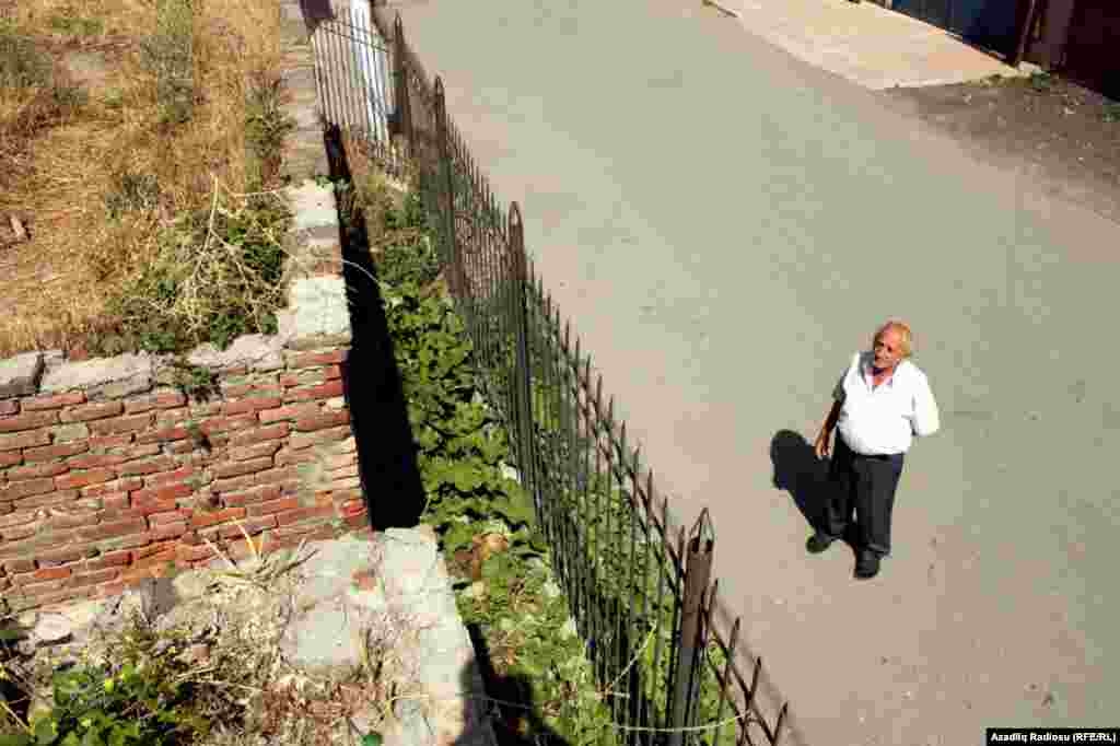 Hamam Quba şəhərinin mərkəzində Musəbəyov küçəsi ilə Ərdəbil küçəsinin kəsişməsində yerləşir və son on illiklərə qədər şəhər əhalisinin sıx istifadə etdiyi məkan olub.