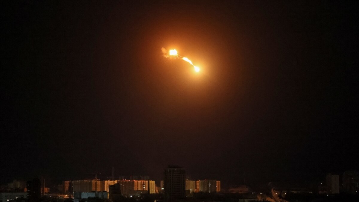 КМВА повідомила про збиті над Києвом ракети на тлі масштабної повітряної тривоги в Україні