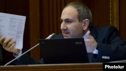 Armenia - Opposition deputy Nikol Pashinian speaks in the parliament, Yerevan, 3Feb2014..