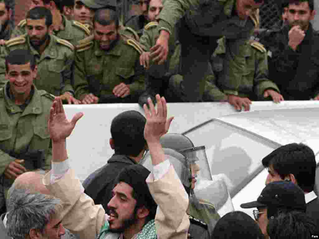 Iran,Hundreds of Iranian students crowded outside the British Embassy in Tehran, 04/01/2007