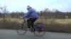 Письма на материк. Как крымчанин на велосипеде почту возит (видео)